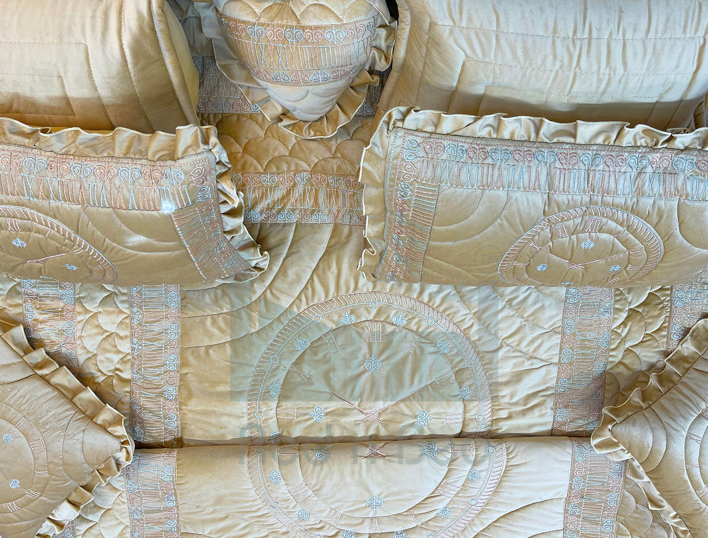 Clock Malai Velvet - Golden